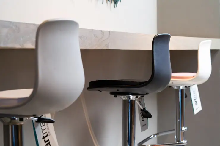 اشتباهی که باعث می‌شود صندلی اپن شما  فقط یک هفته  تمیز بماند.